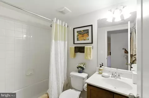 Bath - 135 Jacobia Dr #H-3, Pasadena, MD 21122 photo 5 of 5