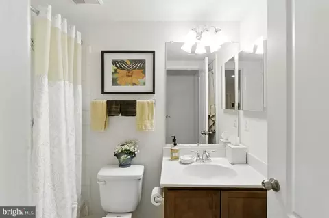 Bath - 135 Jacobia Dr #H-3, Pasadena, MD 21122 photo 4 of 5