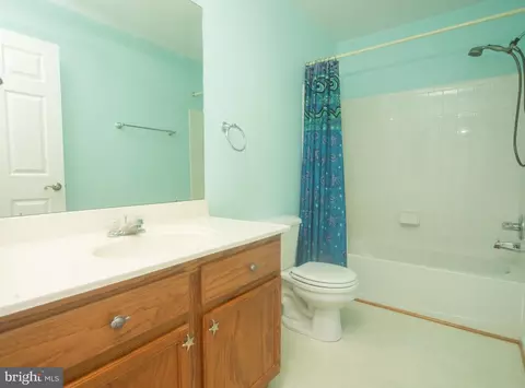 Bath - 2604 Willow Leaf Ct, Odenton, MD 21113 photo 3 of 3