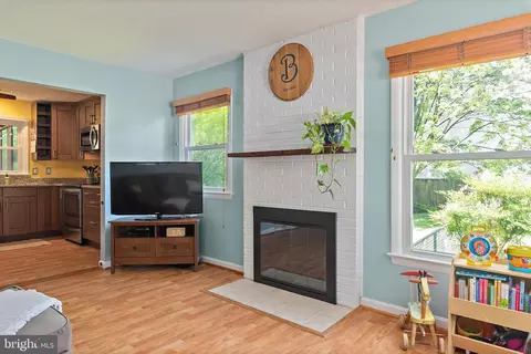 Living - Undisclosed, Edgewater, MD 21037 photo 2 of 3