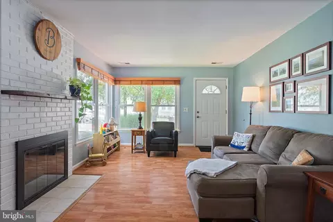Living - Undisclosed, Edgewater, MD 21037 photo 1 of 3