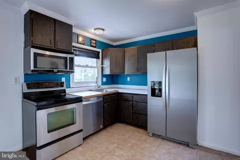 2000 Aberdeen Dr, Crofton, MD 21114 photo 8