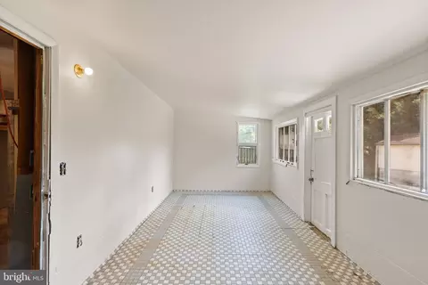 Entry Way - 1003 Cedar Park Rd, Annapolis, MD 21401 photo 2 of 2