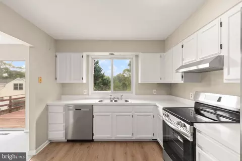 Kitchen - 1003 Cedar Park Rd, Annapolis, MD 21401 photo 2 of 2
