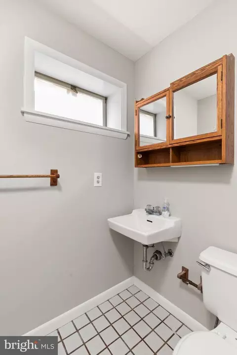 Bath - 1003 Cedar Park Rd, Annapolis, MD 21401 photo 3 of 4