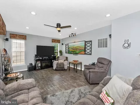 7732 Rotherham Dr, Hanover, MD 21076 photo 12