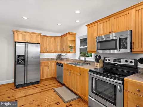 Kitchen - 1944 Hilltop Rd, Pasadena, MD 21122 photo 2 of 3