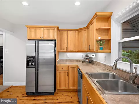 Kitchen - 1944 Hilltop Rd, Pasadena, MD 21122 photo 3 of 3