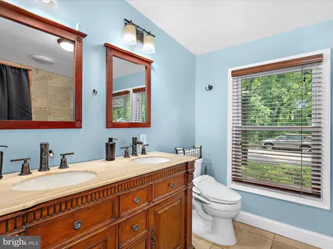 Bath - 1944 Hilltop Rd, Pasadena, MD 21122 photo 1 of 4