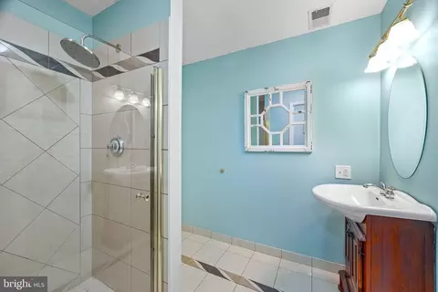 Bath - 862 Doris Dr, Arnold, MD 21012 photo 1 of 4