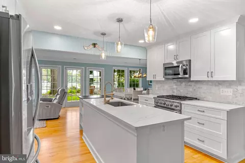 Kitchen - 862 Doris Dr, Arnold, MD 21012 photo 3 of 4