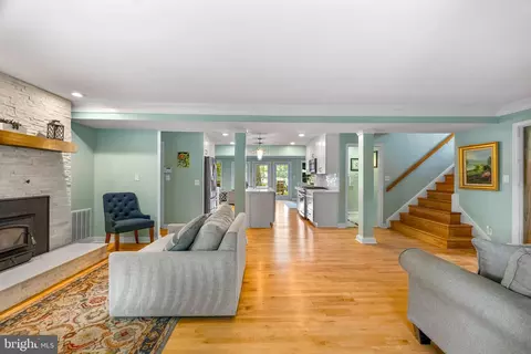 Living - 862 Doris Dr, Arnold, MD 21012 photo 1 of 5