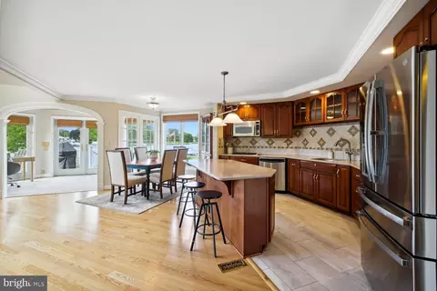 8126 Forest Glen Dr, Pasadena, MD 21122 photo 17