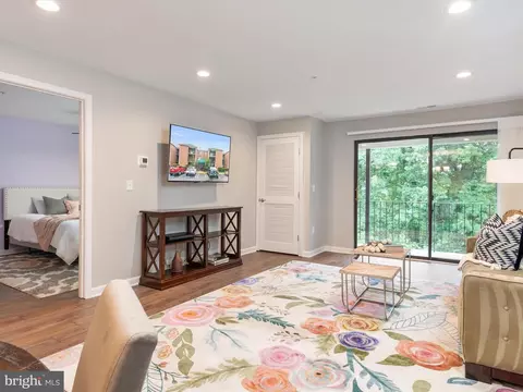 Living - 2900 Shipmaster Way #302, Annapolis, MD 21401 photo 3 of 4