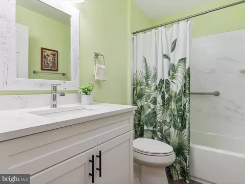 Bath - 2900 Shipmaster Way #302, Annapolis, MD 21401 photo 1 of 2