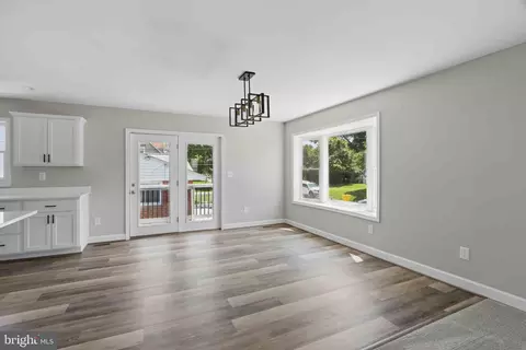 Living - 8437 Bay Dr, Pasadena, MD 21122 photo 2 of 3