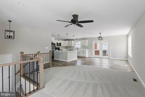 Entry Way - 8437 Bay Dr, Pasadena, MD 21122 photo 2 of 6