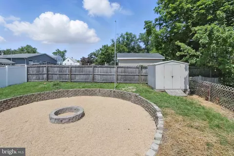 Exterior - 8437 Bay Dr, Pasadena, MD 21122 photo 3 of 5