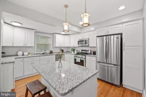 402 Forest View Rd, Linthicum Heights, MD 21090