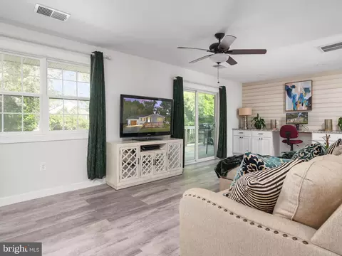 Living - 7802 Gary Ln, Severn, MD 21144 photo 3 of 5