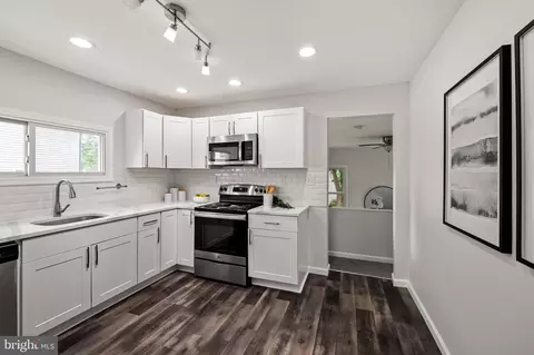 Kitchen - 478 Center St, Pasadena, MD 21122 photo 4 of 4