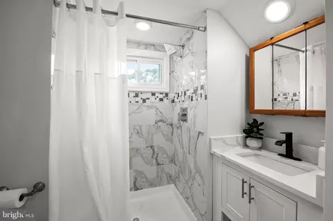 Bath - 478 Center St, Pasadena, MD 21122 photo 1 of 2