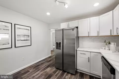 Entry Way - 478 Center St, Pasadena, MD 21122 photo 1 of 4