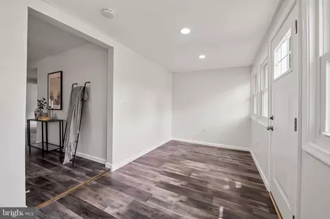 Entry Way - 478 Center St, Pasadena, MD 21122 photo 3 of 4