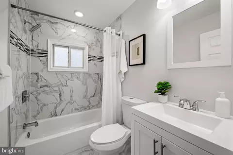 Bath - 478 Center St, Pasadena, MD 21122 photo 2 of 2