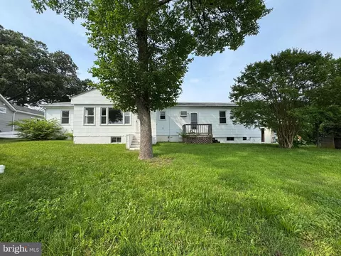 Exterior - 372 Riverside Dr, Pasadena, MD 21122 photo 1 of 4