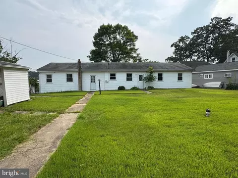 Exterior - 372 Riverside Dr, Pasadena, MD 21122 photo 3 of 4