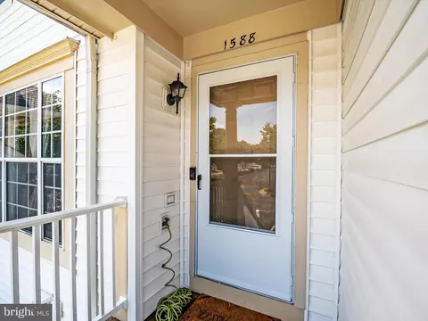 1588 Fallowfield Ct, Crofton, MD 21114 photo 4