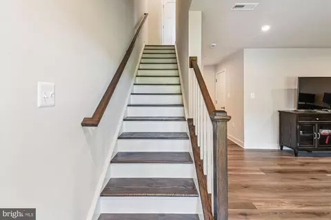 Entry Way - 155 Woodgate Cir, Pasadena, MD 21122 photo 4 of 14