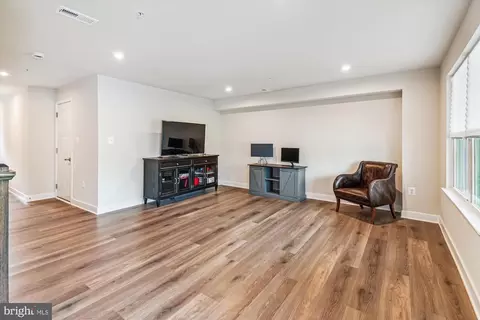 Entry Way - 155 Woodgate Cir, Pasadena, MD 21122 photo 3 of 14