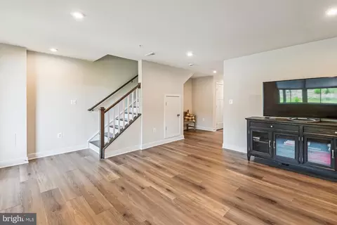 Entry Way - 155 Woodgate Cir, Pasadena, MD 21122 photo 2 of 14