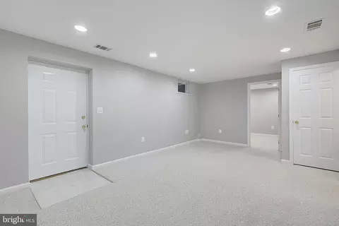 Living - 496 Pitt Ct, Odenton, MD 21113 photo 6 of 6