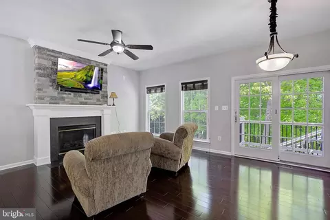 Living - 496 Pitt Ct, Odenton, MD 21113 photo 4 of 6