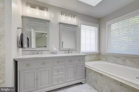 Bath - 496 Pitt Ct, Odenton, MD 21113 photo 3 of 8