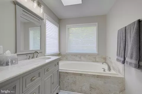 Bath - 496 Pitt Ct, Odenton, MD 21113 photo 6 of 8