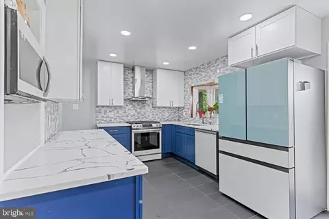 Kitchen - 338 Eagle Hbr S, Laurel, MD 20724 photo 2 of 3