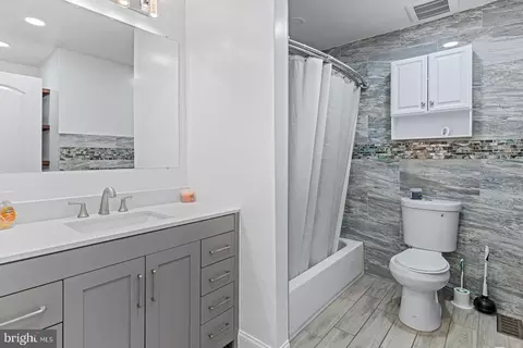 Bath - 338 Eagle Hbr S, Laurel, MD 20724 photo 1 of 3