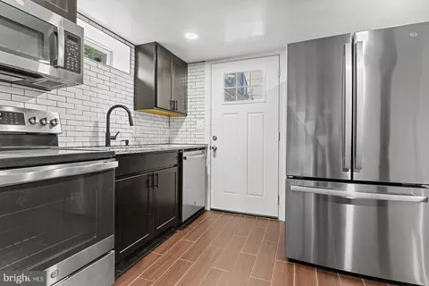 Kitchen - 338 Eagle Hbr S, Laurel, MD 20724 photo 3 of 3