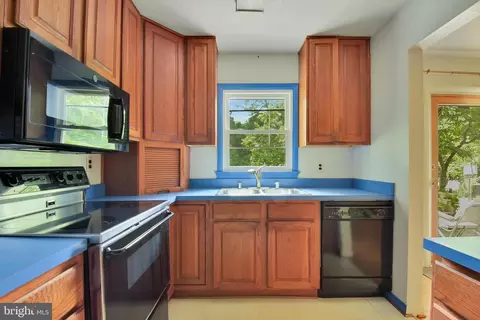 Kitchen - 113 Stewart Dr, Edgewater, MD 21037 photo 1 of 2