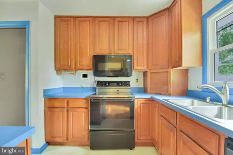 Kitchen - 113 Stewart Dr, Edgewater, MD 21037 photo 2 of 2