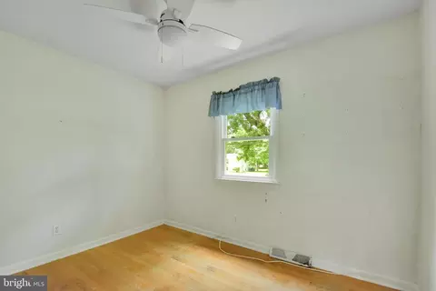 Bedroom - 113 Stewart Dr, Edgewater, MD 21037 photo 2 of 4