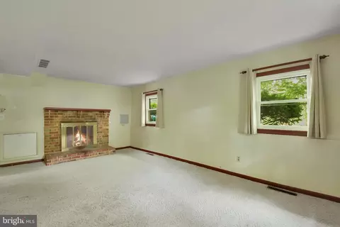 Living - 113 Stewart Dr, Edgewater, MD 21037 photo 3 of 3