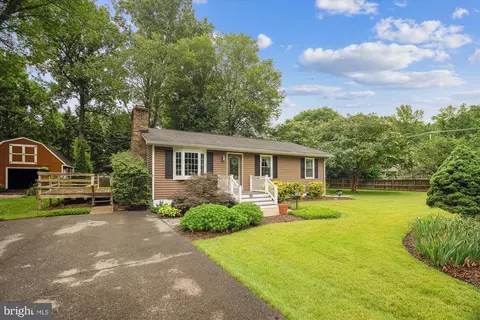 90 Scotts Cove Rd, Edgewater, MD 21037