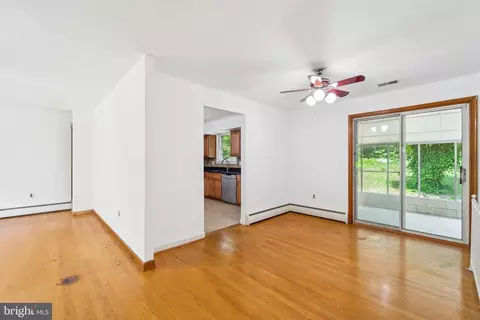 892 Timber Ridge Dr, Hanover, MD 21076 photo 4