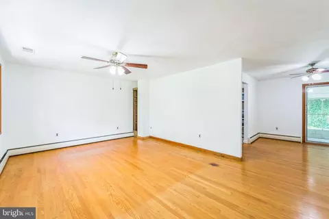892 Timber Ridge Dr, Hanover, MD 21076 photo 3