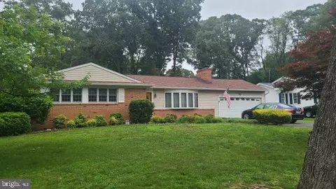 16 Gray Dr, Pasadena, MD 21122